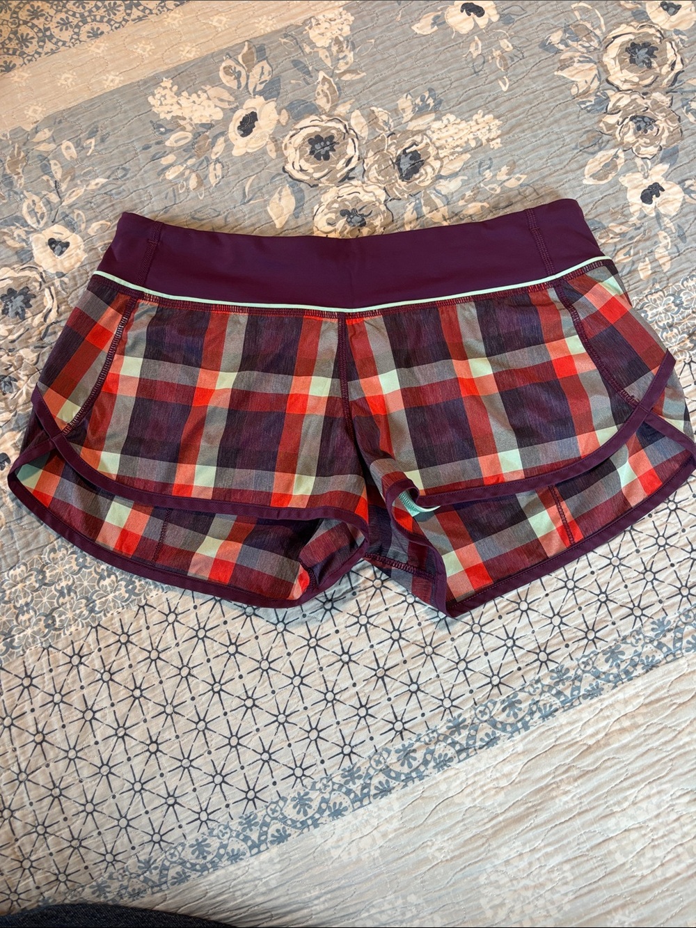 lululemon athletica Plaid Running Shorts in Purple, Red, Aqua size 6, Like new.